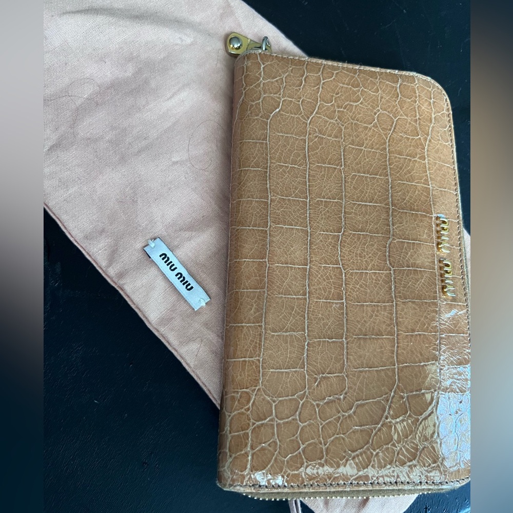 Miu Miu zip wallet w/dust bag